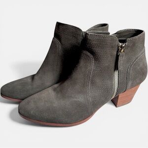 Violet & Red Gray Suede Carly Ankle Booties Size 10 NWOT